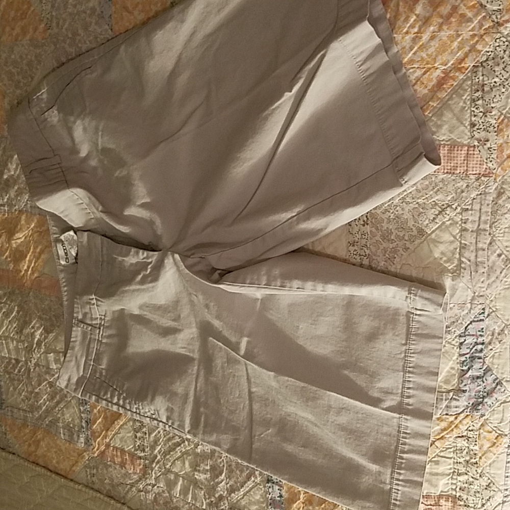 Chico's size 1.5 zip front shorts cream color